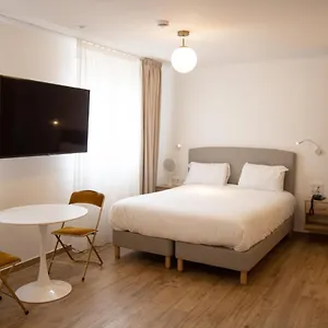 Les Rebelles 3*, Paris France
